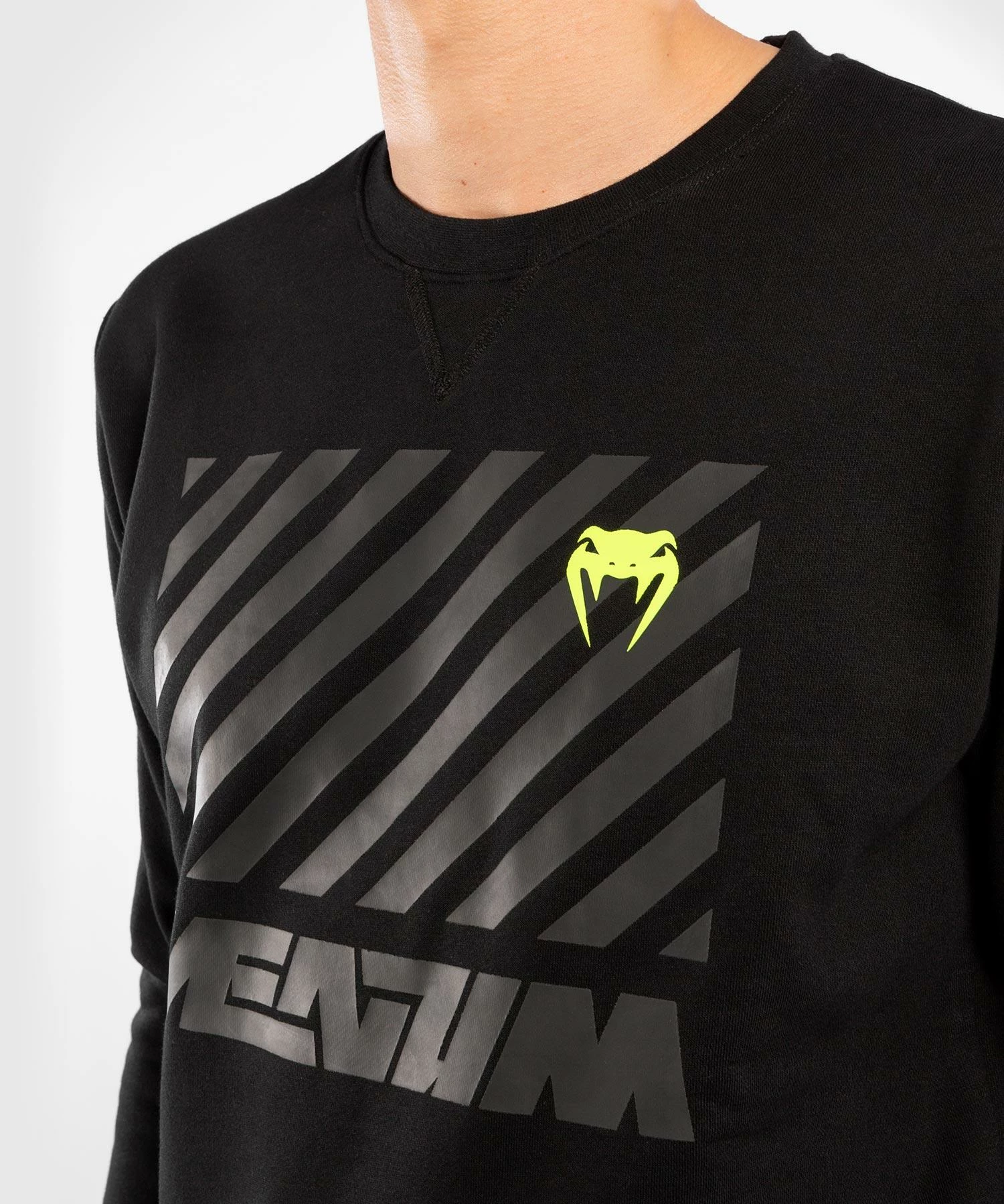 Venum Stripes Crewneck Sweatshirt - Black 4 Venum Stripes Crewneck Sweatshirt - Black - Image 4