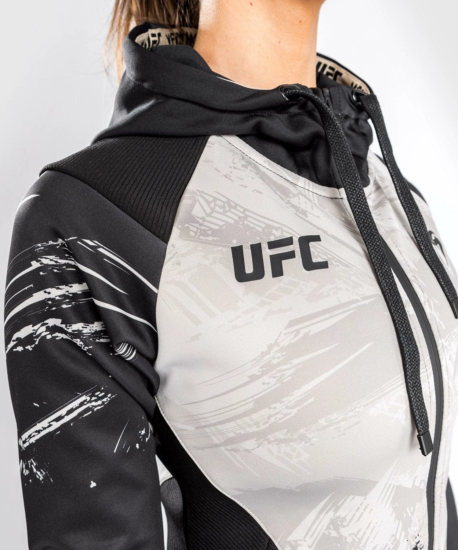 UFC Venum Authentic Fight Week Women's 2.0 Zip Hoodie - Black/Sand 6 UFC Venum Authentic Fight Week Women's 2.0 Zip Hoodie - Black/Sand - Image 6