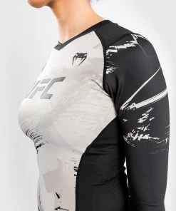 UFC Venum Authentic Fight Week Women's 2.0 Performance Long Sleeve Rashguard - Sand/Black -Venum store 8 252F7 252F0 252F9 252F8709fb99bff53d5e21b6cdf53ed34320a41951f1 VNMUFC 00115 040 10 e39c9b63 b9b8 4a99 96b0 cbe0795df3b8