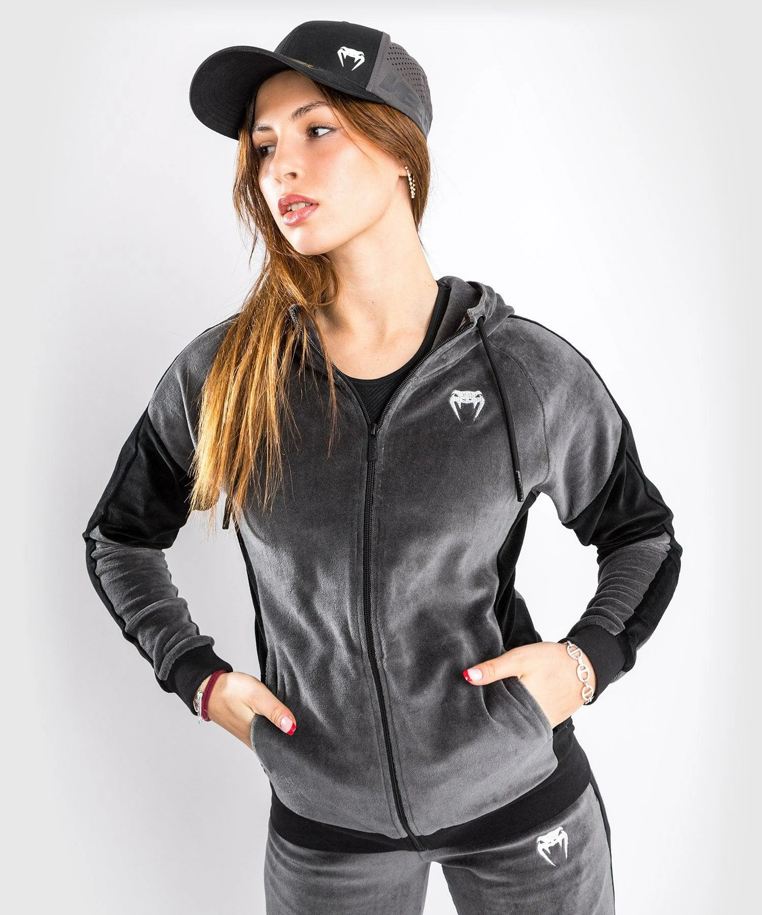 Venum Camoline 2.0 Velvet Track Jacket - For Women - Grey/Black 4 Venum Camoline 2.0 Velvet Track Jacket - For Women - Grey/Black - Image 4