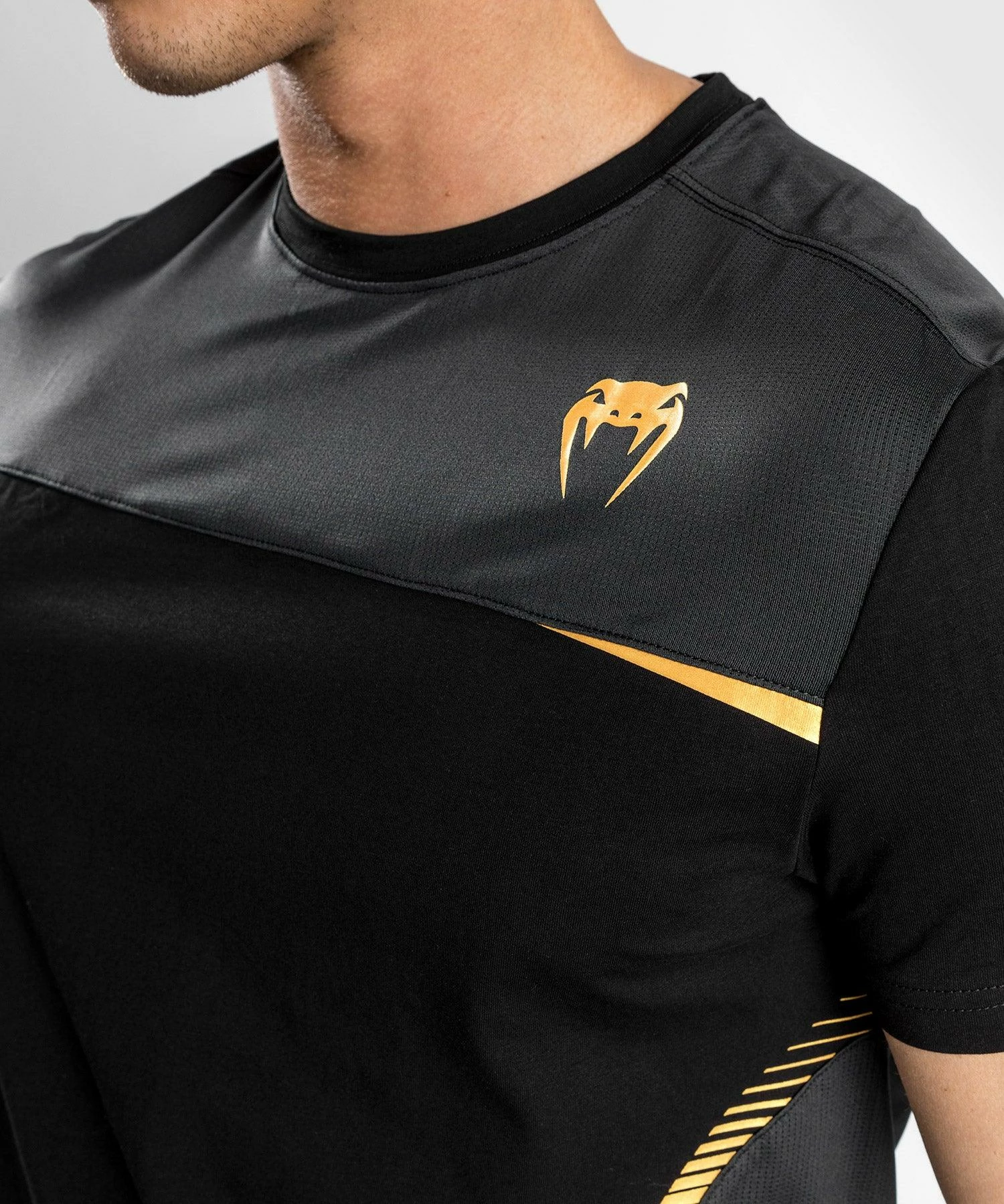 Venum Tempest 2.0 T-shirt - Black/Gold - Image 6