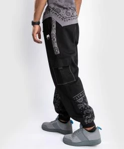 Venum Cali 34 Jogger - Oversize - Black -Venum store d 252Fe 252F1 252F7 252Fde17ec3025bab142b9910b39bf26afad166530eb JOGGERS CALI34 BLACK 4 8887fb54 4309 4905 b295 89c3e379c7bd