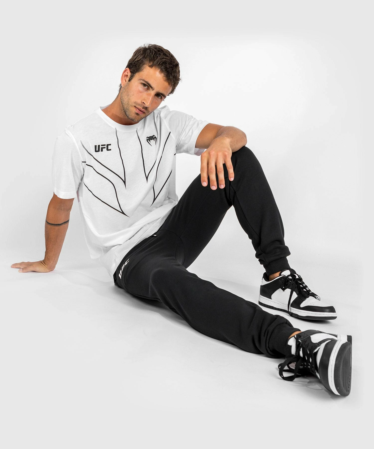 UFC Venum Fight Night 2.0 Replica Men's T-shirt - White 2 UFC Venum Fight Night 2.0 Replica Men's T-shirt - White - Image 2