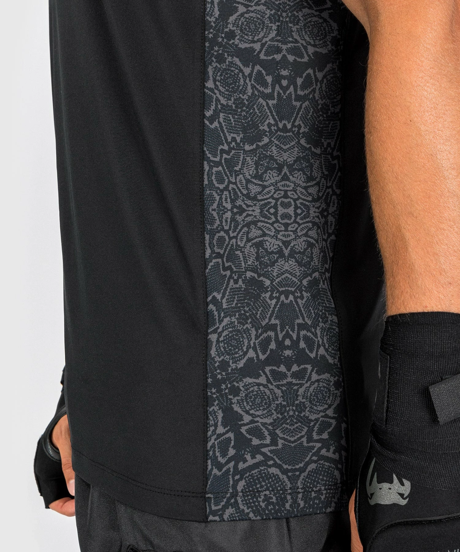 Venum Classic Evo Dry Tech Tank Top - Black/Black Reflective - Image 8